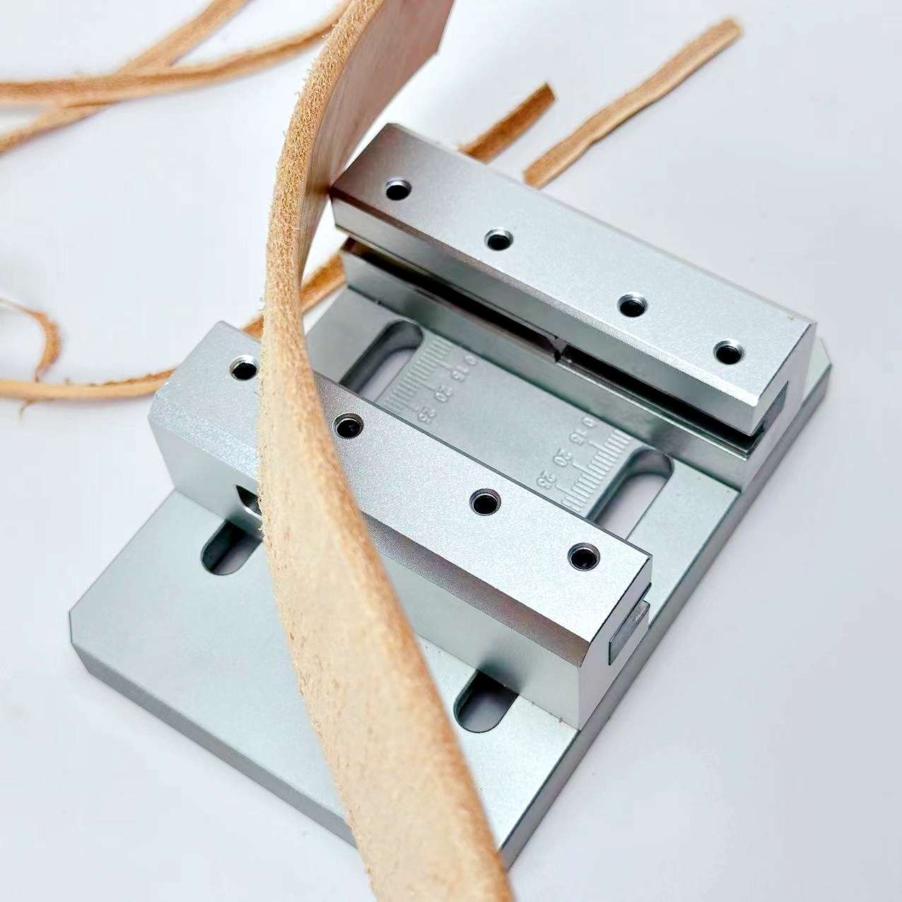 آلة تشذيب حواف الأحزمة، أداة ت - مراجعة Leather Works Belt وسعره